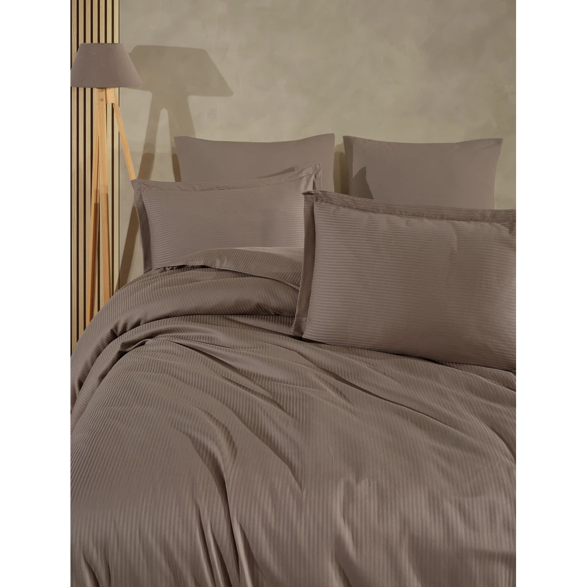 Manamo Prime Stripe Bed Linnen Set Saten Mocha Family160x220 (2)+50x70 cm(2)+240x260 cm  